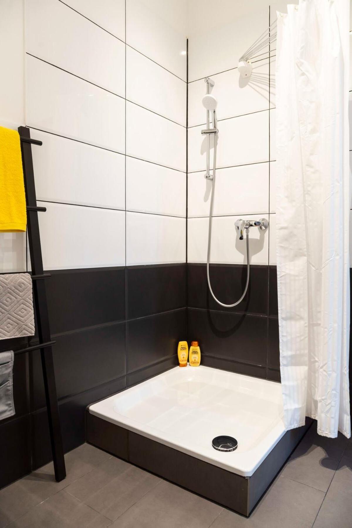 Spacious Family Apartment At Mauerpark Plus Selfcheckin Berlin Exterior photo
